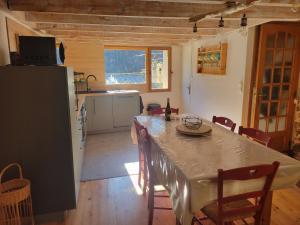 Maisons de vacances Paisible maison dans les Pyrenees : Maison 3 Chambres
