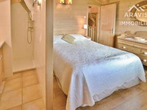 Chalets Chalet de charme 4* pour 12 pers. avec cheminee, TV et jardin proche pistes de ski - FR-1-391-19 : photos des chambres
