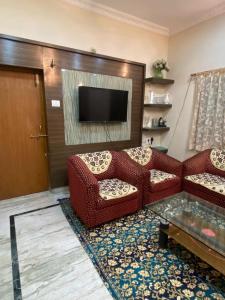 Modern 2BHK Flat Apartment with Large Living Dinning and Kitchen