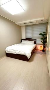 # Hotel Style # Cozy # Gangnam Plastic # Super Station Area # High-rise City View # Airport Bus # Comfort in the City # Gangnam-daero # Chromecast