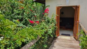 Casa Encanto do Alto Espaçosa Completa com Suíte Hidromassagem Quarto e Banheiro Extra