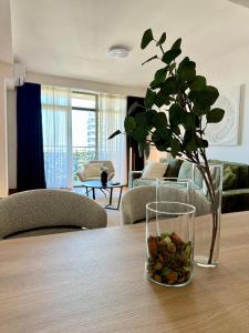 Crown Apartments - BW Arcadia