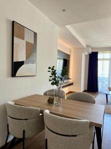 Crown Apartments - BW Arcadia