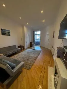 Westgate Haven - Spacious 4 Bedroom Apartment - Elswick