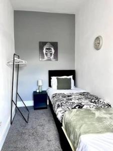 Devon-2 Bdrm Sleeps 4 Great for Contractors