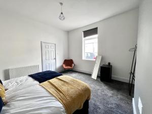 Devon-2 Bdrm Sleeps 4 Great for Contractors