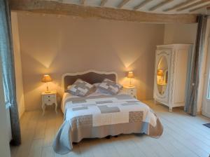 B&B / Chambres d'hotes Le clos des Preles : Chambre Lit Queen-Size - Vue sur Jardin