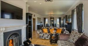 Waterford Villa - 5 Bed - Sleeps 10 - Parking