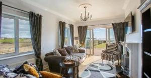 Waterford Villa - 5 Bed - Sleeps 10 - Parking