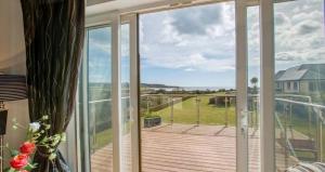 Waterford Villa - 5 Bed - Sleeps 10 - Parking