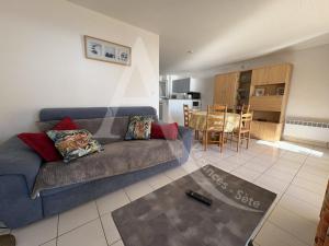 appartement 1 chambre avec terrasse vue mer dans residence avec piscine