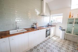 Vakantieboerderij Jort van Gossen, 3 appartementen en tiny farmhouse