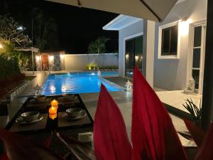 7 Minutes from Centre Orchid villa With Jacuzzi and Pool Table