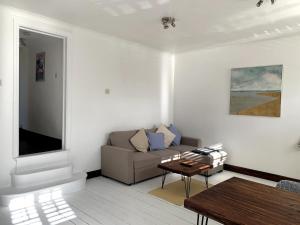 Charming 2-Bedroom Maisonette