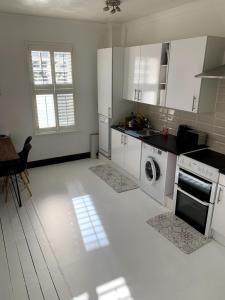 Charming 2-Bedroom Maisonette