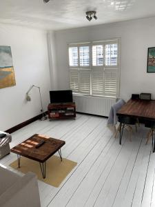 Charming 2-Bedroom Maisonette