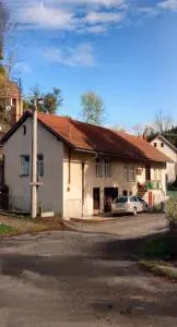 Chalupa pod hradem Talmberk - Sázava