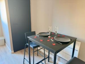 Appartements Suite Romantique - Balneo Prive - Parking : photos des chambres