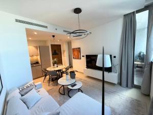 Great Location Near City Modern Sleeps 4 Guests