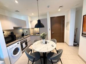 Great Location Near City Modern Sleeps 4 Guests