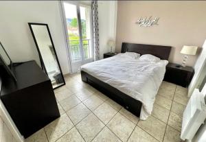 Single-family home in Mandelieu