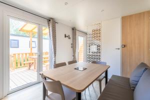 Campings Camping Bel Air Village Les Pres du Verdon : photos des chambres