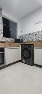 Apto novo, aconchegante e espaçoso (500m da praia)