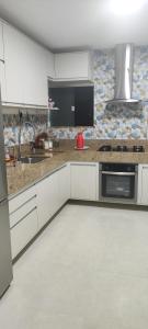 Apto novo, aconchegante e espaçoso (500m da praia)