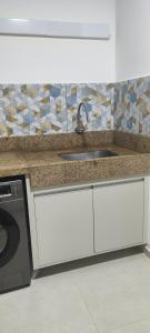 Apto novo, aconchegante e espaçoso (500m da praia)