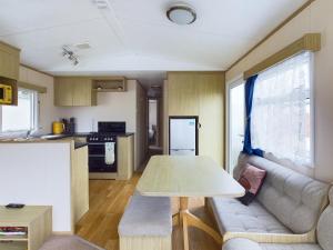 TEIGNBRIDGE - Delightful caravan on a peaceful caravan park in Dawlish Warren
