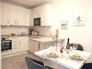 Erleben Sie Ihren Urlaub im zentral gelegenen Apartmenthaus Strandburg im Herzen von Westerland 1