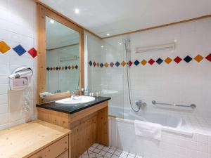 Appartement 46 pers rénové, spa & pied des pistes - FR-1-461-12