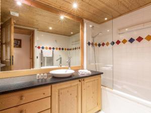 Standing, spa, piscine, pied de pistes, 8 personnes, St-Martin-de-Belleville - FR-1-461-26