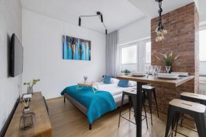 Turquoise Studio with Balcony & Air Conditioning Kraków by Noclegi Renters