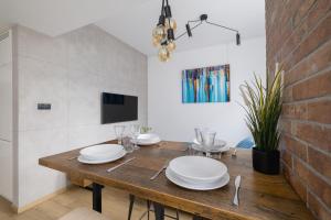 Turquoise Studio with Balcony & Air Conditioning Kraków by Noclegi Renters