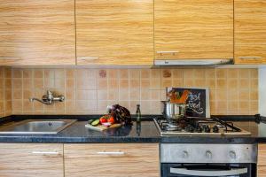 Green house Peroj, WI-FI, FREE PARKING, GARDEN, HOT TUBE, PET FRIENDLY