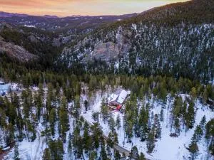 Panoramic View Home with Hot Tub & Game Room - Pactolus