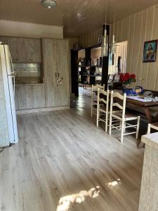 sitio bem localizado com piscina e sinuca