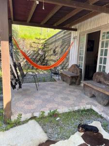 sitio bem localizado com piscina e sinuca