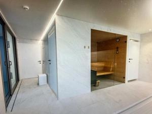 SCHRAVENHOEk met indoorzwembad en sauna