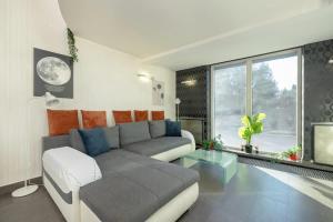 Apartament Przyszłości z dwiema sypialniami w Krakowie by Noclegi Renters