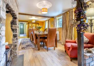 Castell Madoc Cottages