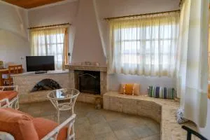 'Helen' Traditional Seaside House Near To Eretria - 阿马林索斯