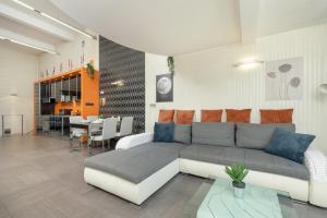 Apartament Przyszłości z dwiema sypialniami w Krakowie by Noclegi Renters