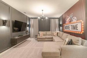 Mario Bros Game room 8BD Pool Movie Room 2622