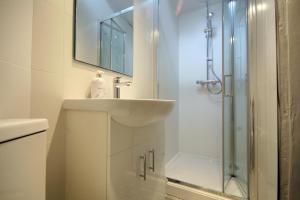 The Moorings, Hope Cove, overlooking the beach