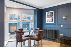 Stylish townhouse by the sea