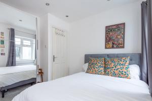 2-Bed Apartment Steps from Muswell Hill