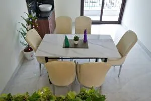 LeafyInn Premium 2BHK Apartment-Khanapara - Khānāpāra