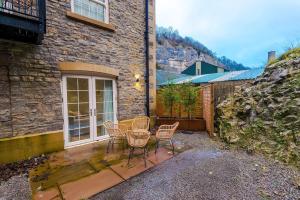 Rock Mill - Superior Apartment with Private Patio